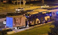 Keçiören'de Bir Kamyonet EGO Otobüsüne Arkadan Çarptı