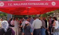 Nallıhan Belediyesi Önünde Vatandaşlara Aşure İkram Edildi