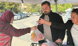 Nallıhan Belediyesi Kendi Seralarında Yetiştirdiği Domatesleri Halka Dağıttı