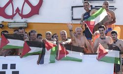 Boğaziçi'ndeki Yüzme Yarışına Filistin Bayraklı Protesto Damga Vurdu!