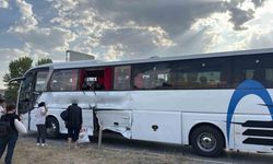 Kırıkkale-Ankara Kara Yolunda Yolcu Otobüsü ile İki Tır Birbirine Girdi