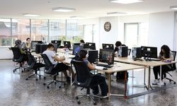 Kızılay'daki 100. Yıl Gençlik Kütüphanesi Yenilendi: Tüm Eserler Tek Katta Toplandı