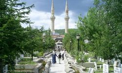 Çamlıdere’deki Şeyh Ali Semerkandi Türbesi Ziyaretçi Akınına Uğruyor