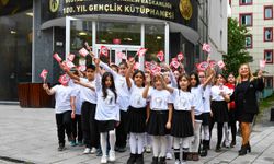 Ahmet Andiçen İlkokulu Öğrencileri Cumhuriyet Coşkusunu Kütüphaneye Taşıdı