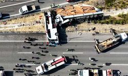 Akhisar Otoyolunda Feci Kaza: Geri Manevra Yaptığı Öne Sürülen Otobüse Tır Çarptı