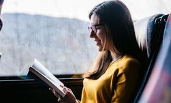 Seyahat Ederken Kitap Okumak Neden Midemizi Bulandırıyor?