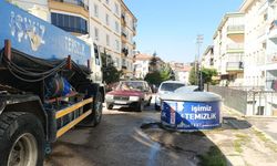 Pursaklar’da Çöp Konteynerleri Yıkanıp Dezenfekte Ediliyor