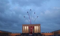 Türk Yıldızları'ndan Anıtkabir Üzerinde Saygı Uçuşu