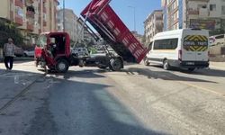 Mamak'ta Kum Boşaltan Kamyonetin Freni Boşaldı: Direğe Çarparak Durabildi