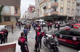 İstanbul’da Polise Bıçakla Saldırı Girişimi: Ayağından Vuruldu