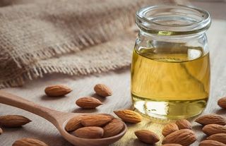 Badem Yağının Faydaları Nelerdir? Kullanım Alanları ve İçeriği