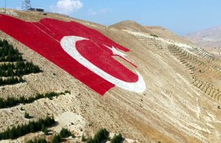 Kahramanmaraş Dağlarına Dev Bayrak Projesi