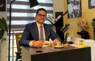 Sincan'da Eğitimde Ezber Bozan Müdür: Makam Odasını Koridora Taşıdı