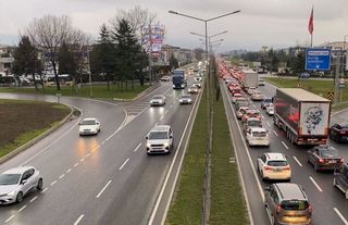 Bursa-Ankara Yolunda Dönüş Çilesi: İnegöl’de Trafik Durdu