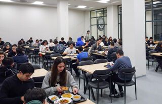 Etimesgut’ta Öğrencilere Kütüphanede İftar Sofrası