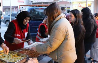 Gölbaşı’nda Kızılay’dan Bereket Sofrası, 520 Kişi Aynı Sofrada Buluştu