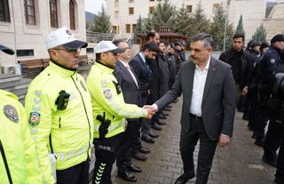 Kızılcahamam'a Sürpriz Ziyaret: Bakan Çiftçi Polislerle Bayramlaştı
