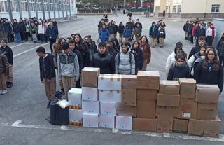 Nallıhanlı Öğrenciler İhtiyaç Sahiplerini Harçlıklarıyla Güldürdü