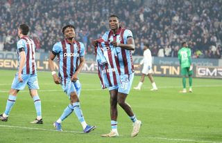 Trabzonspor Fenerbahçe'yi Yakaladı, Yerel Basın Coştu