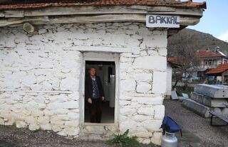 Ankara Çubuk’ta 100 Yıllık Bakkal Görenleri Hayran Bırakıyor