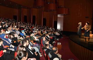 Gençlik Parkı’nda Nikolay Gogol Komedisi: Altındağlı Gençlerden "Burun" Prömiyeri