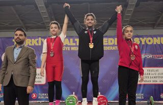 Pursaklar’dan Halterde Altın Başarı: Zümra Yurtseven Türkiye Şampiyonu