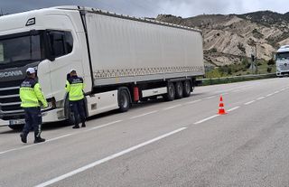 Beypazarı'nda Bayram Öncesi Sıkı Takip: Jandarmadan Trafik Denetimi