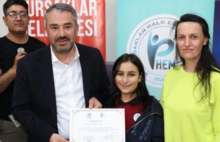 Pursaklar’da Minikler Eğitim Sertifikalarını Çocuk ve Aile Buluşmasında Aldı