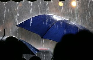 Meteoroloji 12 İli Öğleden Sonra için Uyardı, Kuvvetli Sağanak Geliyor