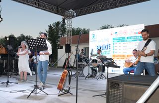 Çubuk Eğitim Festivali’nde Öğretmenlerden "Yıla Veda" Konseri
