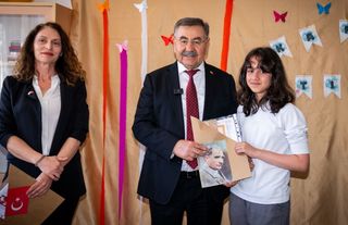 Gölbaşı'nda Karne Heyecanı: Yakup Odabaşı'ndan Sürpriz Ziyaret