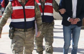Ankara Jandarmasından Kaçakçılık Operasyonu: Binlerce Saat ve Gözlük Ele Geçirildi