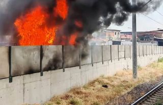 Sincan'da Arazi Yangını Tren İstasyonuna Ulaştı