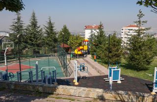 Çankaya’da 51 Parkta Çocuk Oyun Grupları ve Spor Aletleri Yenilendi