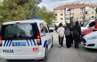 Gölbaşı'nda Okul Çevrelerine Sıkı Denetim: 4 Günde 1000'den Fazla Kişiye Kimlik Kontrolü