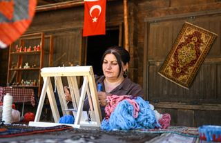 Halı Ustası Fatma Turgut Altınköy’de: Yanlış Tercihle Başladı, Yaşayan Miras Oldu