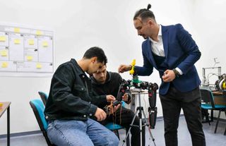 Ankara’da Gençlere Ücretsiz Robotik Eğitimi: Meteoroloji İstasyonu’nda Atölye Açıldı