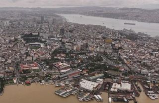İstanbul'da Şiddetli Yağış Nedeniyle Bazı Eğitimler Durduruldu