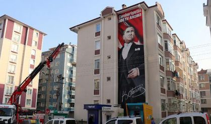 100. Yıl Anısına 15 Metrelik Atatürk Portresi Yaptırdılar