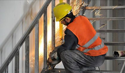 İstihdamda "Hizmet" Yükseliyor, "Sanayi" Kan Kaybediyor