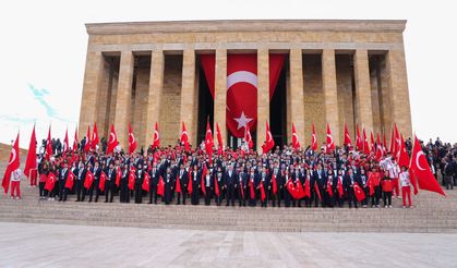 19 Mayıs'ta Anıtkabir'de Tarihi Anlar: 81 İlden Gelen Gençler Ata'nın Huzurunda