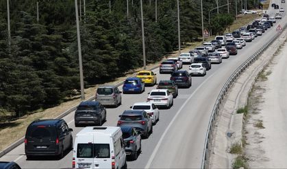 Ankara’ya Dönüş Başladı! Bayram Trafiği Zirveye Ulaştı