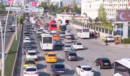 Ankara’da Bayram Sonrası Trafik Kilitlendi! İlk Mesai Günü Zor Başladı