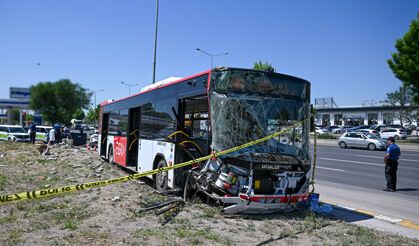 Ankara Şaşmaz Kavşağı'nda EGO Otobüsü Kazası: 1 Ölü, 9 Yaralı