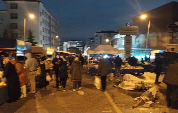 Karşıyaka Semt Pazarında Akşam Fiyatları Düştü: 12 Ocak 2026
