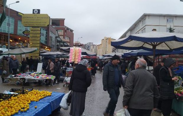 Karşıyaka Pazarı Yağmura Rağmen Yoğundu, Fiyatlardaki Son Durum