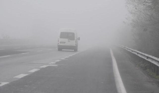 Düzce'de Sabah Saatlerinde Sis Etkisini Gösterdi