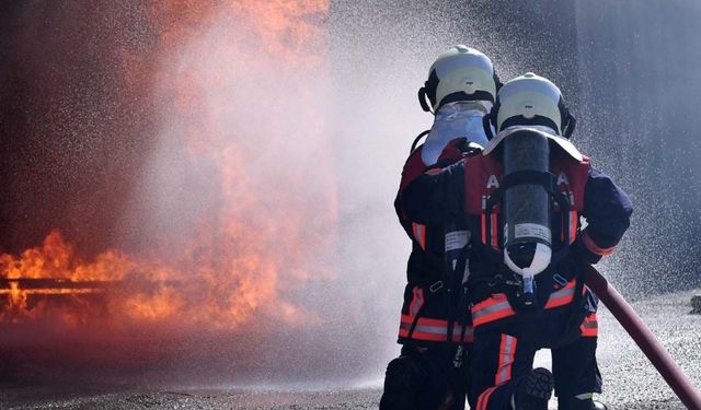 Batıkent’te Şantiye Yangını: İşçilerin Kaldığı 5 Konteyner Kül Oldu