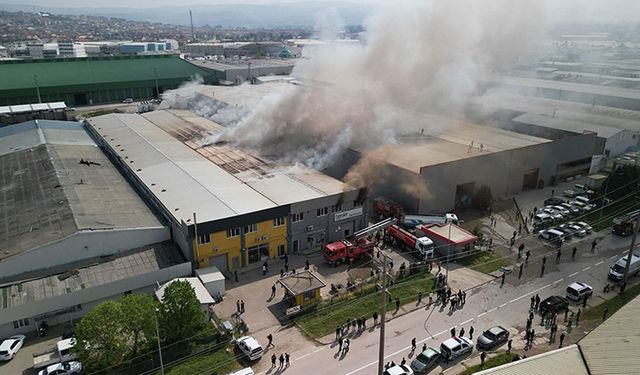 Bursa'da Mobilya Fabrikasında Yangın Çıktı!