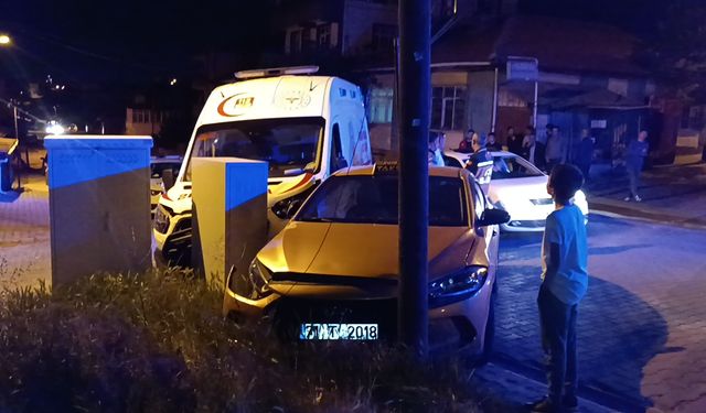 Kırıkkale’de Ticari Taksi ile Ambulans Çarpıştı: 4 Yaralı